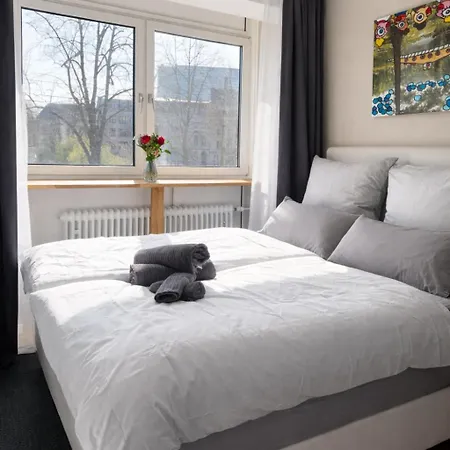 Metropolitan Apartment *